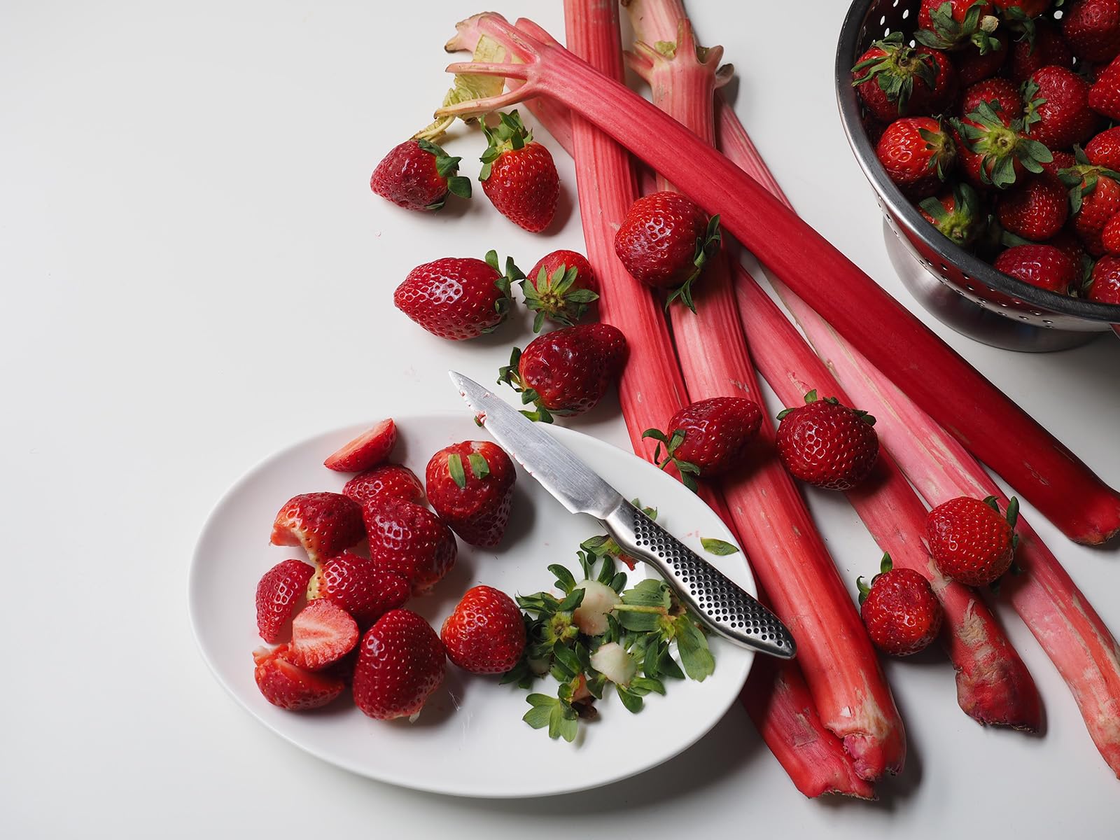 Global Forged 4 Piece Steak Knife Set, 3 1/2 inch Blade, Serrated, Molded Handles for Comfort, Lightweight Japanese Stainless Steel, Razor Sharp Edge, Made in Japan, GTF-4001 - Image 4